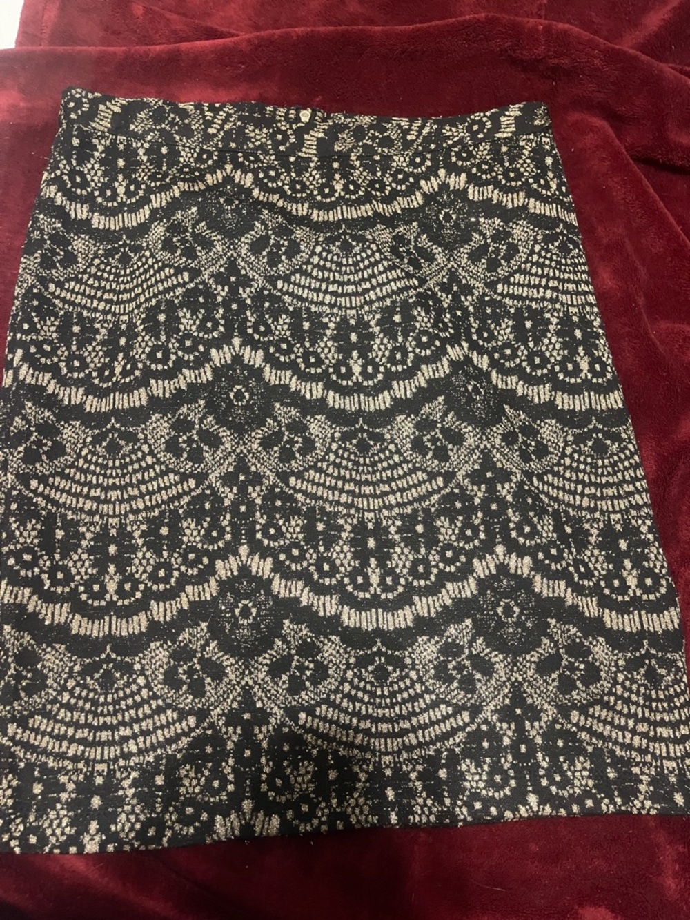 Black and Gold Lace Pattern Pencil Skirt